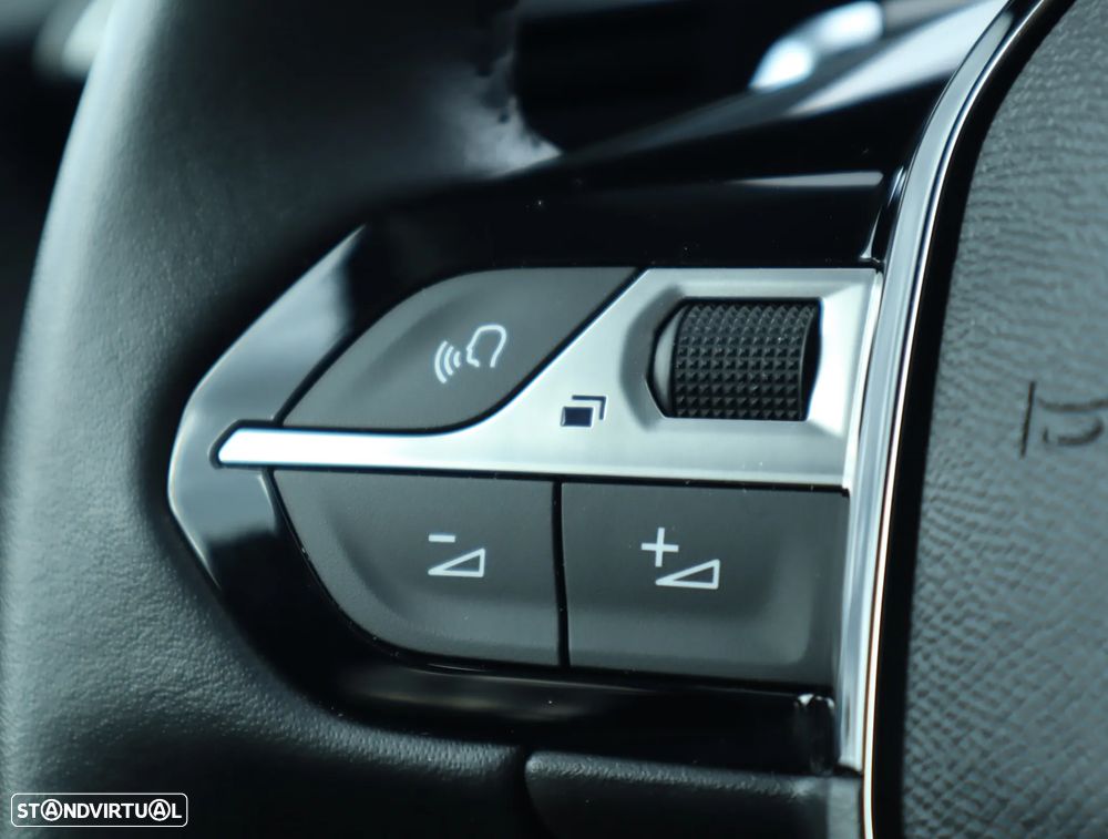 Peugeot 208 1.2 Hybrid Allure e-DCS6 - 31