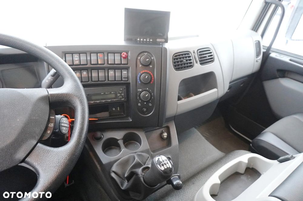 Renault D210 12T / Chłodnia Bitemperatura / Kilka sztuk - 19