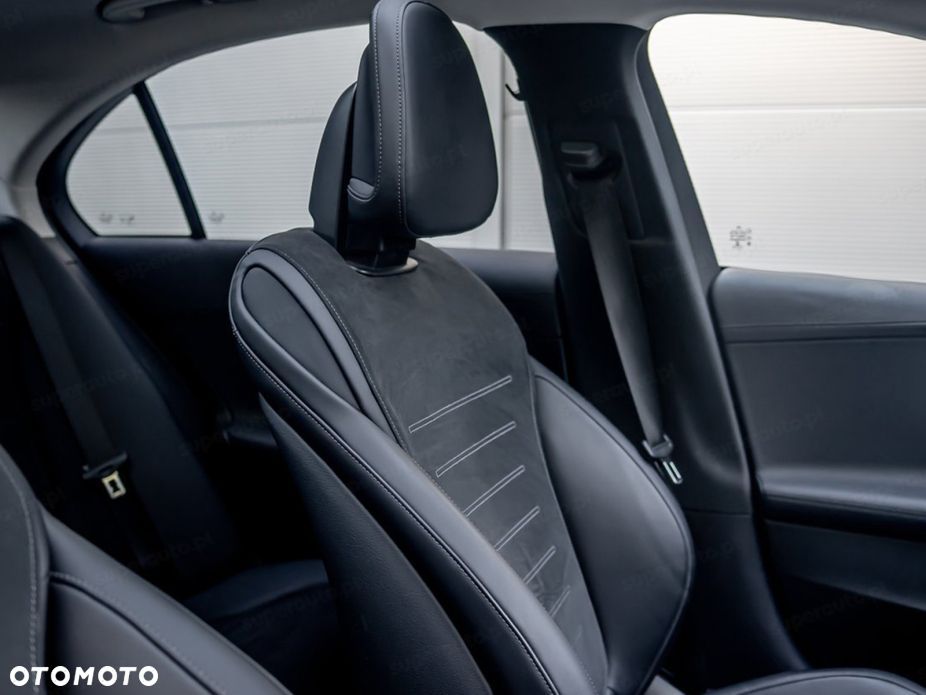Mercedes-Benz Klasa C 220 d mHEV 4-Matic AMG - 13