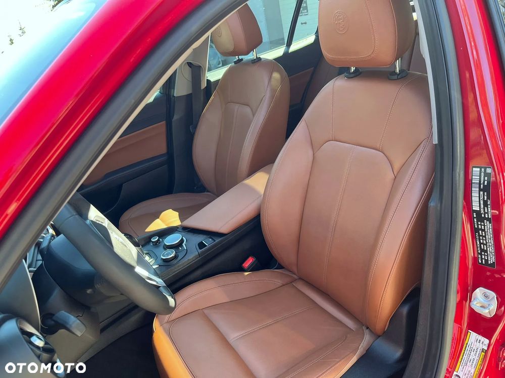 Alfa Romeo Giulia - 6