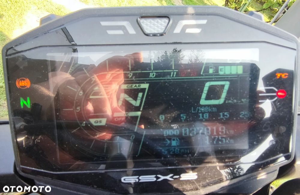 Suzuki GSX 1000 - 10