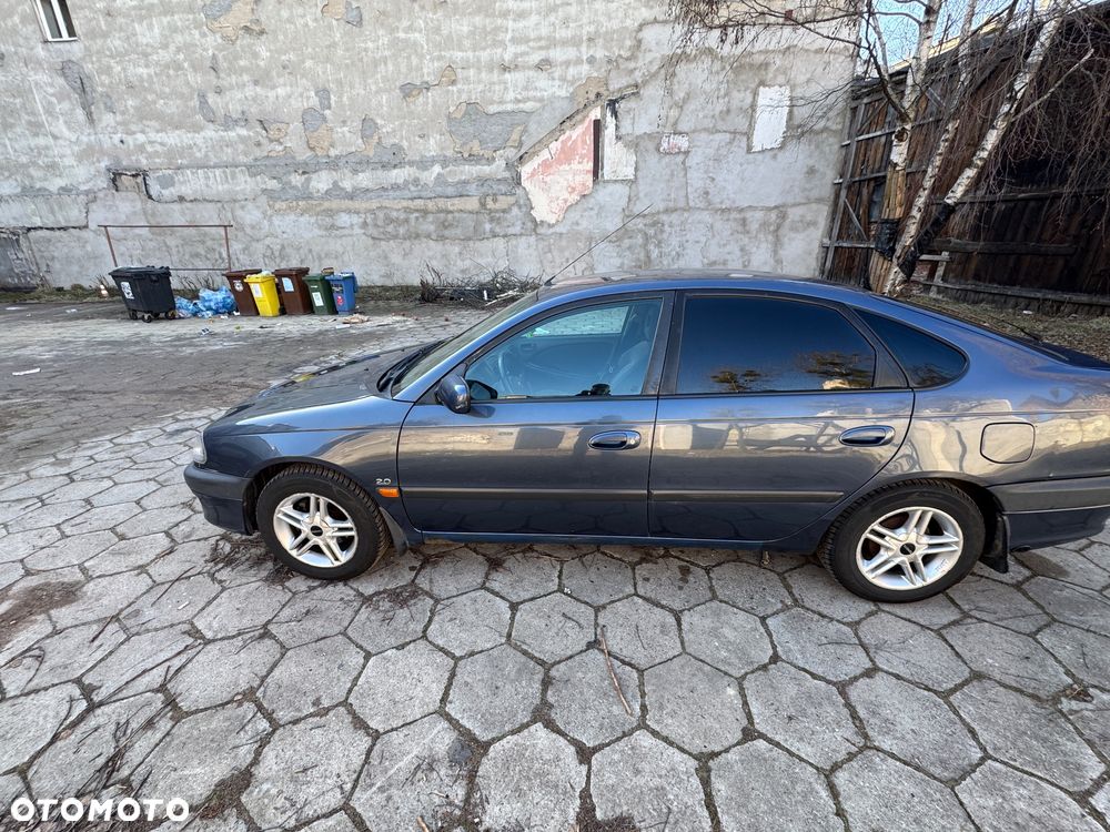 Toyota Avensis 2.0 Sol - 9