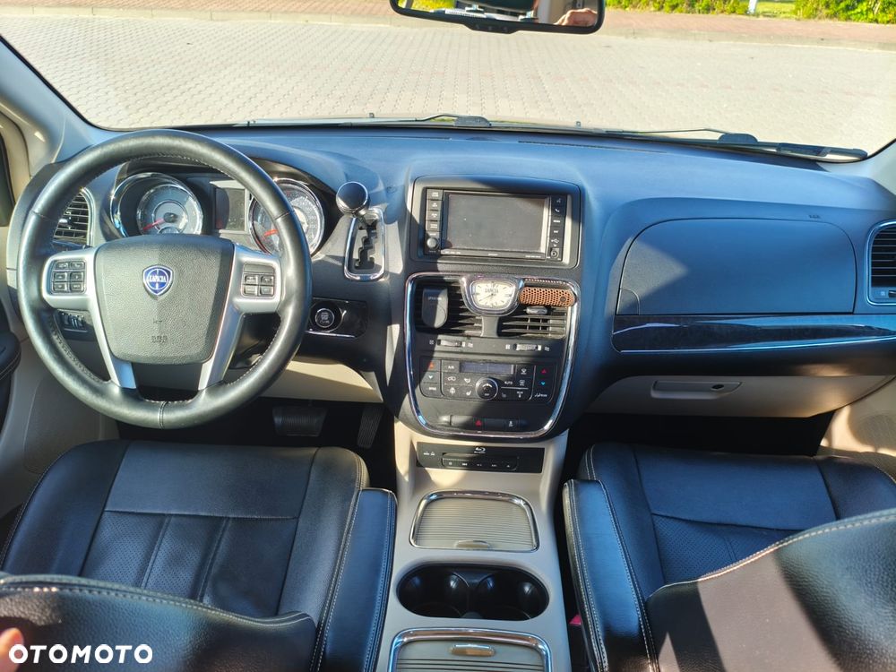 Lancia Voyager - 10