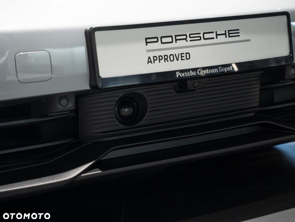 Porsche Taycan - 17
