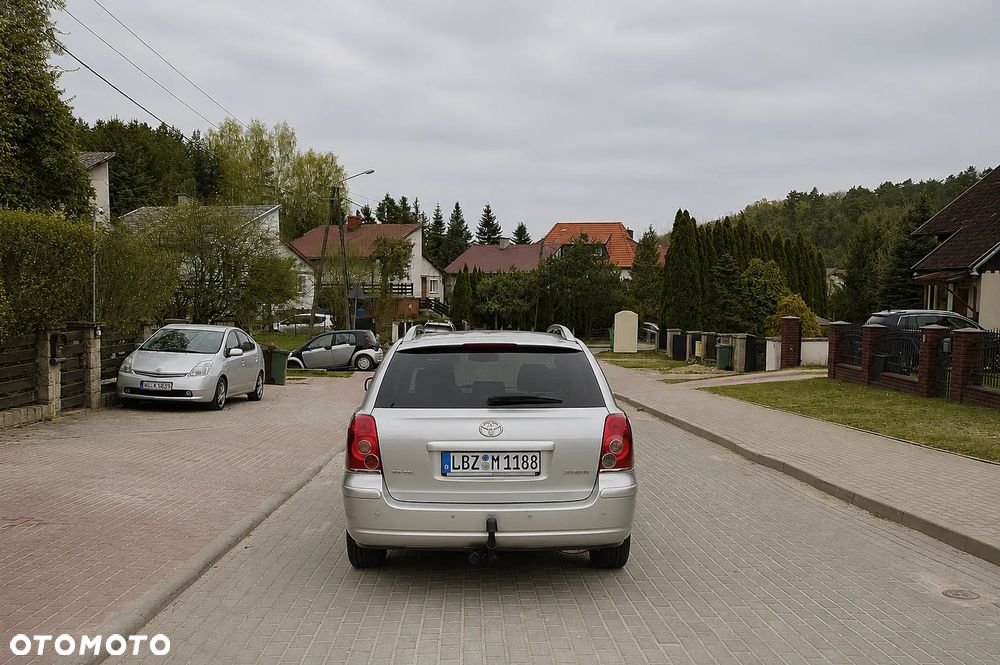 Toyota Avensis 1.8 VVT-i Sol Premium - 5