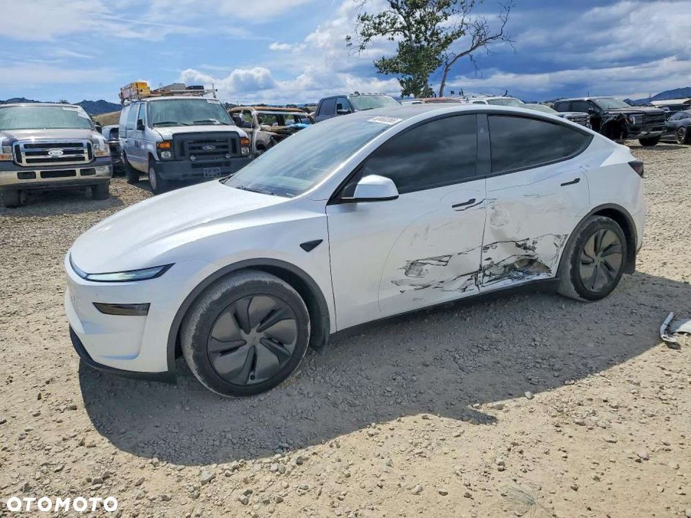Tesla Model Y - 2