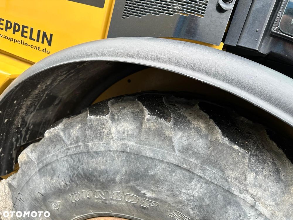 Caterpillar 906M - 12