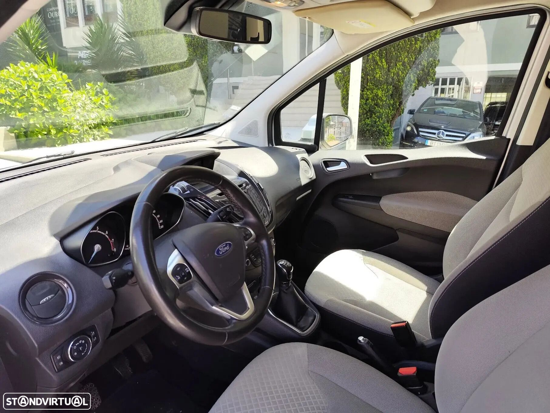 Ford Tourneo Courier 1.0 EcoBoost Titanium - 2