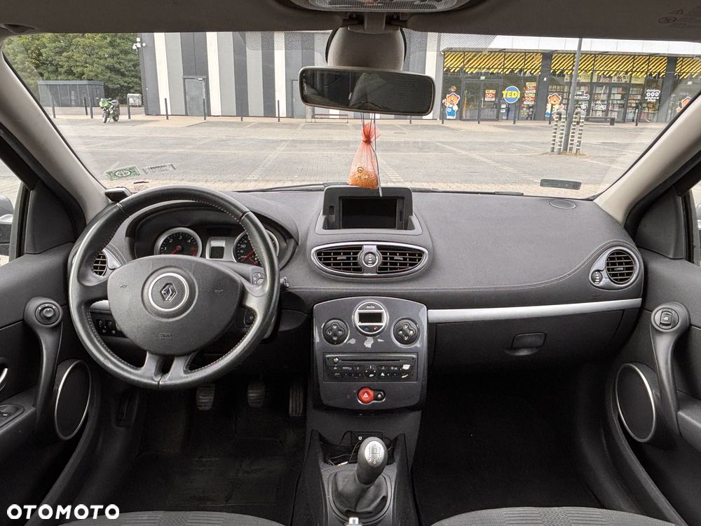 Renault Clio - 11