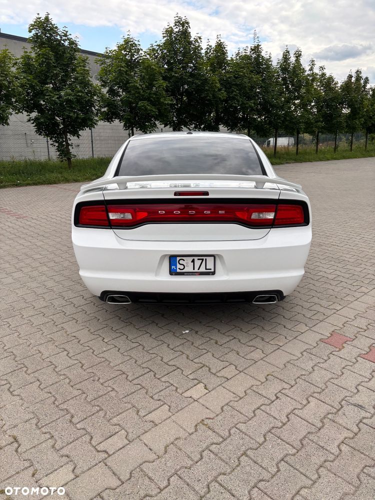 Dodge Charger 5.7 V8 RT - 4