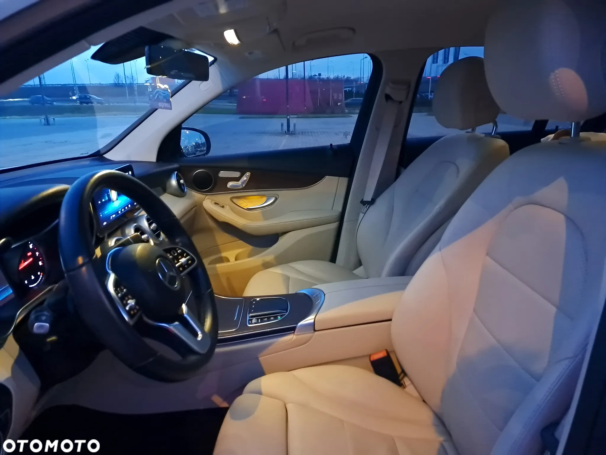 Mercedes-Benz GLC 300 4Matic 9G-TRONIC Exclusive - 17