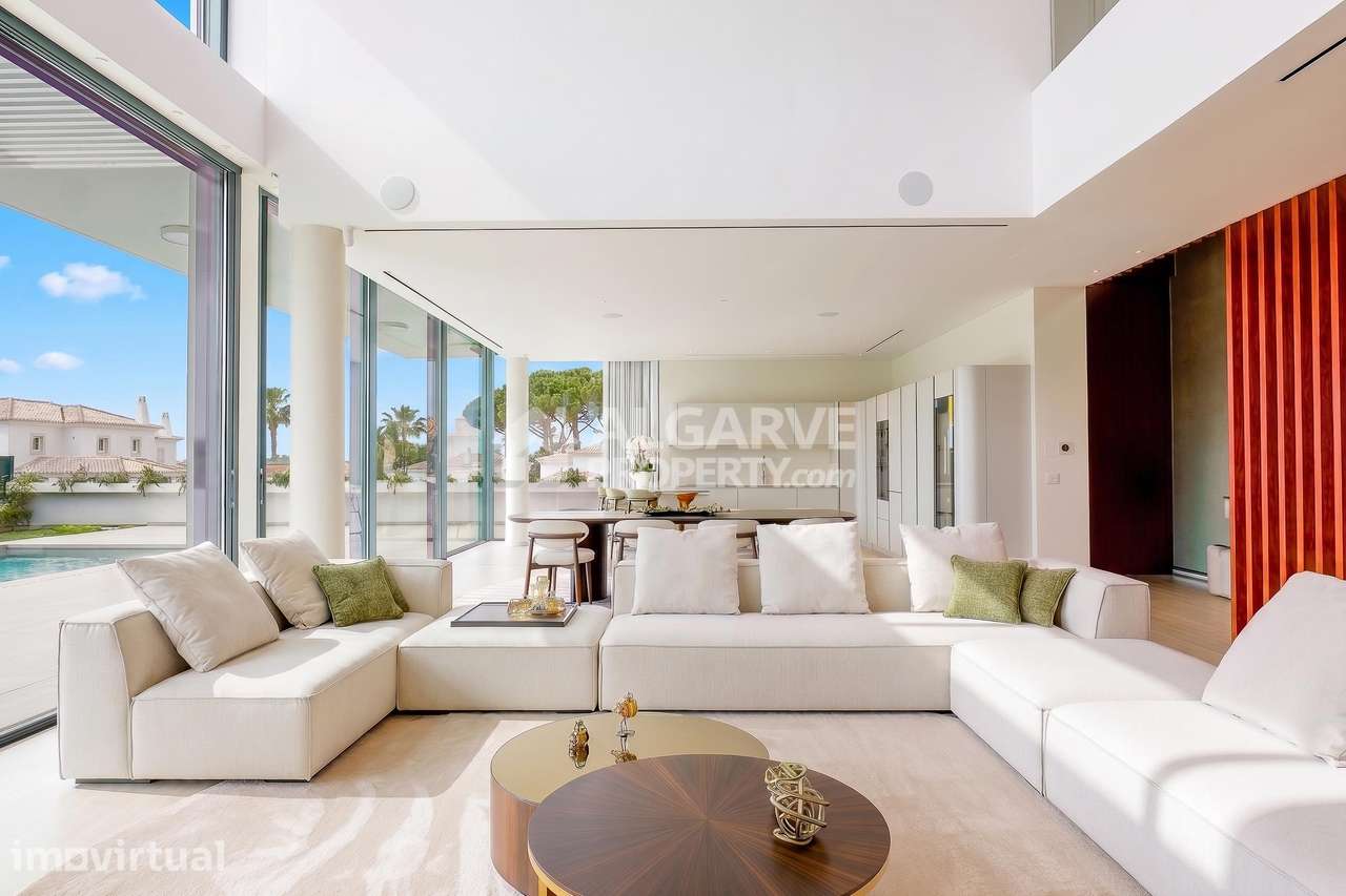 Moradia V6 de Luxo Contemporâneo em Vilamoura - Grande imagem: 5/47
