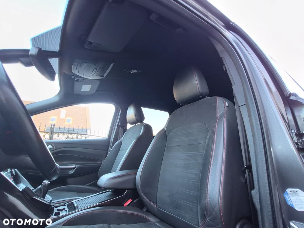 Ford Kuga 1.5 EcoBoost 2x4 ST-Line - 24