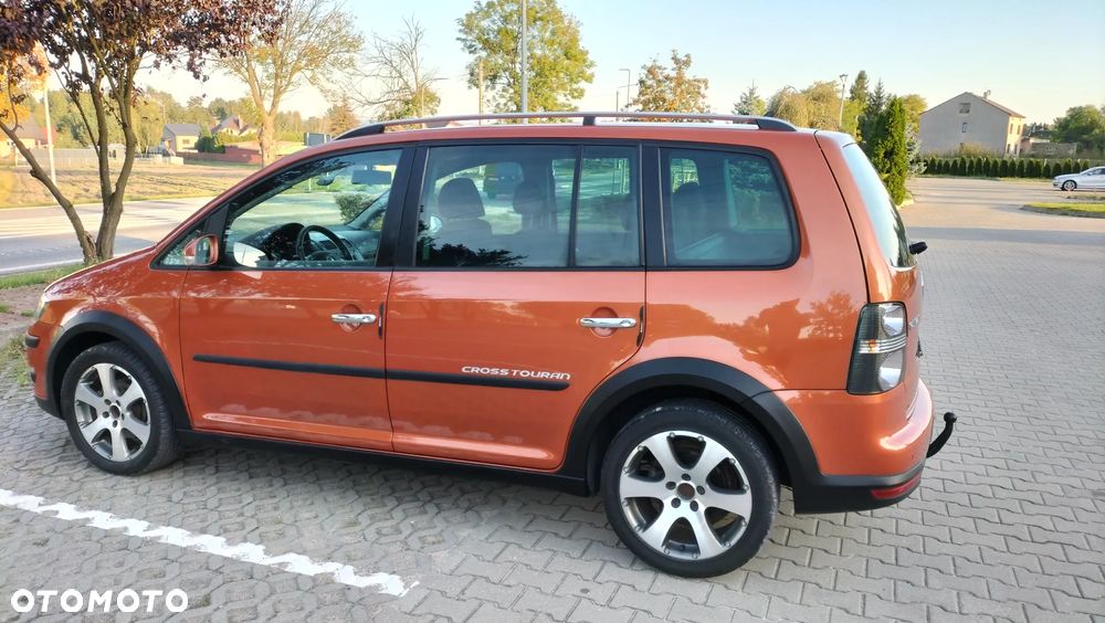 Volkswagen Touran - 27