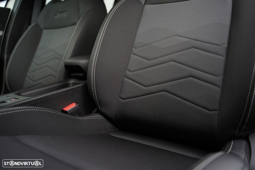 Jeep Avenger 1.2 GSE T3 Summit - 30