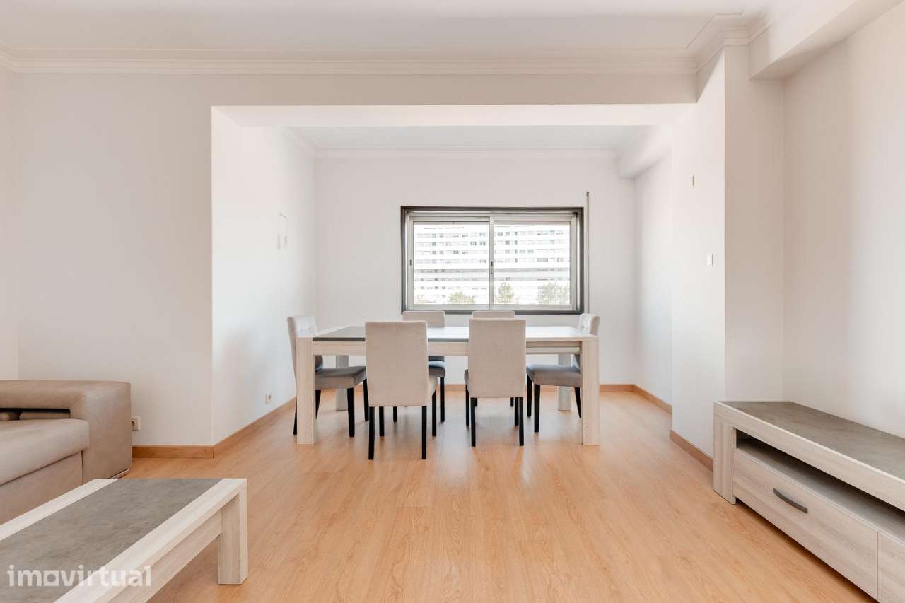 T2+1 com três lugares de garagem, em frente ao Jardim Soares dos... - Grande imagem: 4/29