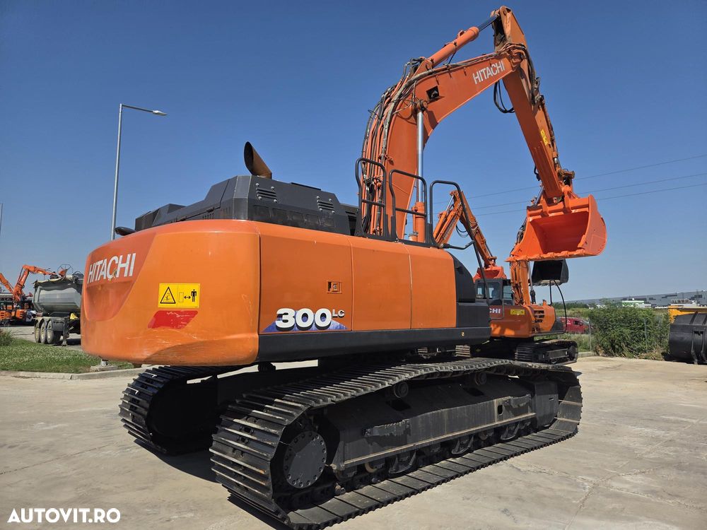 Hitachi ZX300LC-6, 2020, 8.155h, cupa NOUA 1,8m, 31,3 tone, protectie cabina, inst picon pe brate, gresare automata, lant 90% bun doar 700h deplasare, ad sapare 8m, motor Isuzu, 3 pompe hidr HITACHI, camera spate si laterale, STARE BUNA, 94.900 Eur+Tva - 13