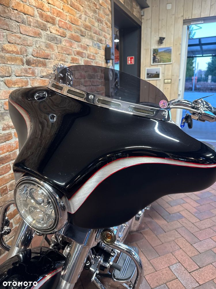 Harley-Davidson Touring Street Glide - 28