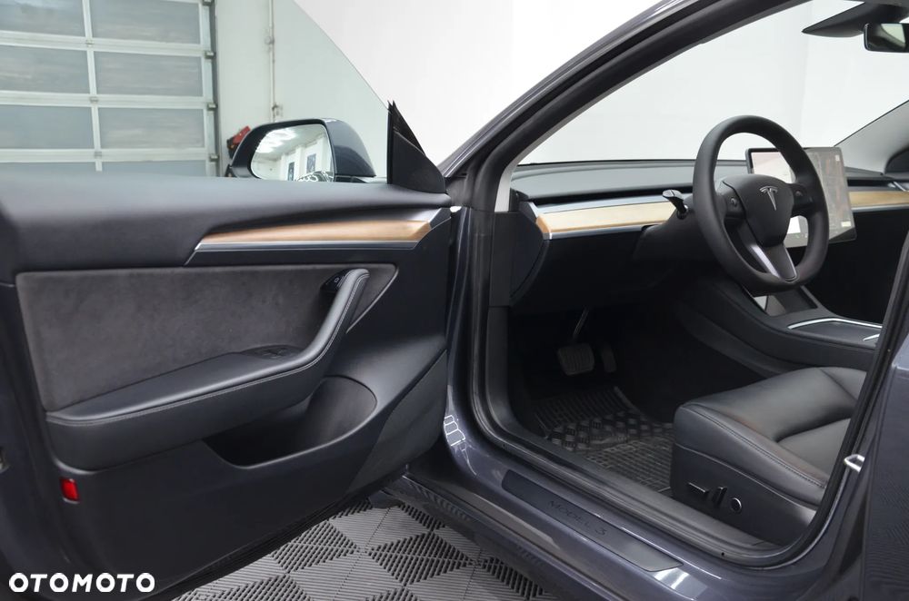 Tesla Model 3 Standard Reichweite Plus Hinterradantrieb - 10