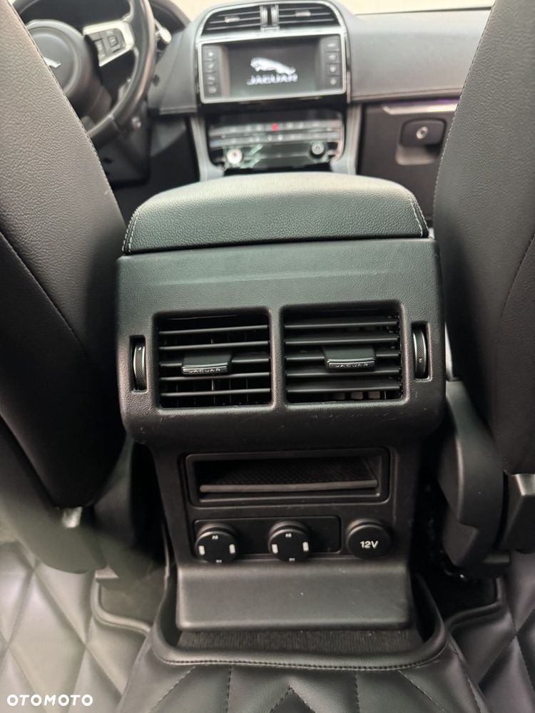 Jaguar F-Pace 2.0 i4D RWD R-Sport - 19