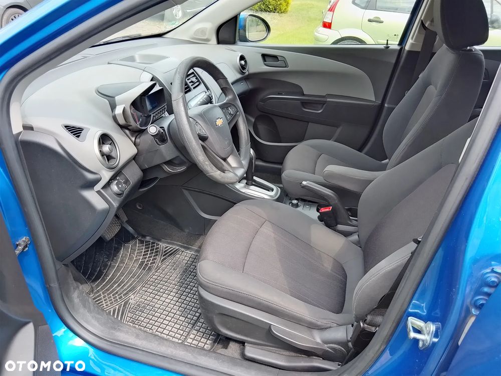Chevrolet Aveo 1.4 16V LT - 6