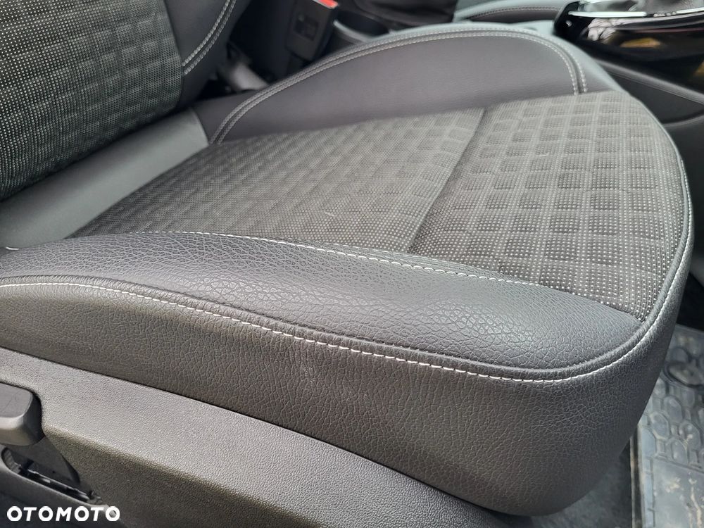 Opel Astra IV GTC 1.6 T SIDI Sport S&S EU6 - 31