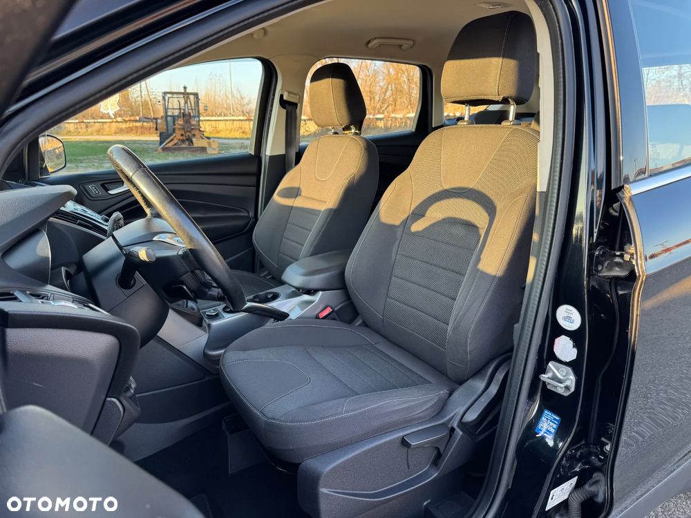 Ford Kuga 1.6 EcoBoost 2x4 Titanium - 4