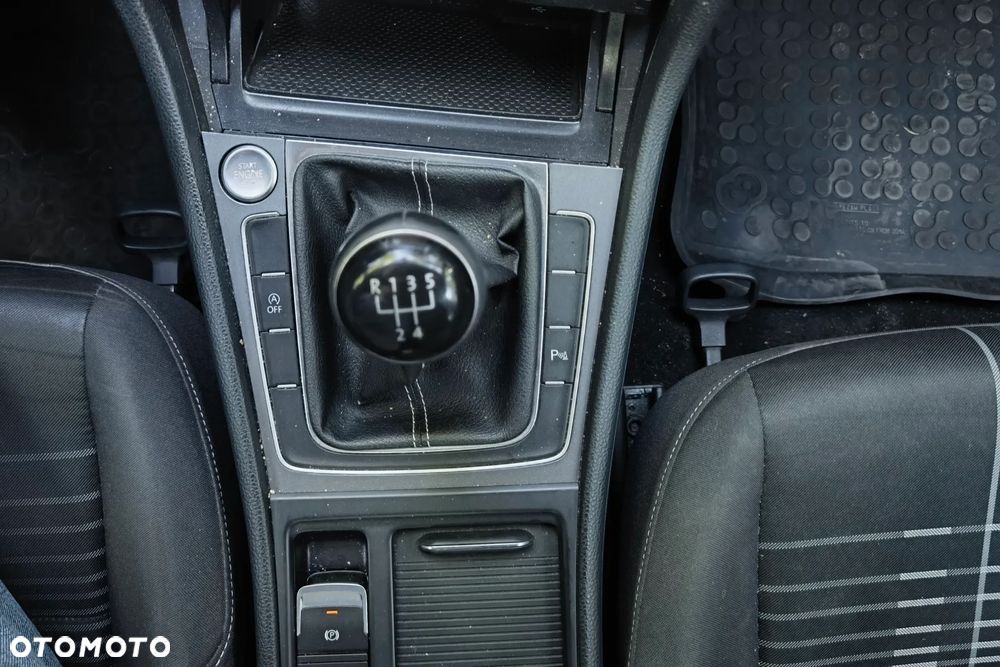 Volkswagen Golf 1.6 TDI BlueMotion Technology Lounge - 32