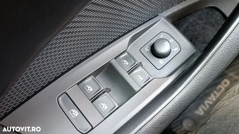 Skoda Octavia Combi 2.0 TDI DSG Style - 20