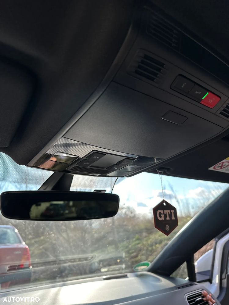 Volkswagen Golf - 28