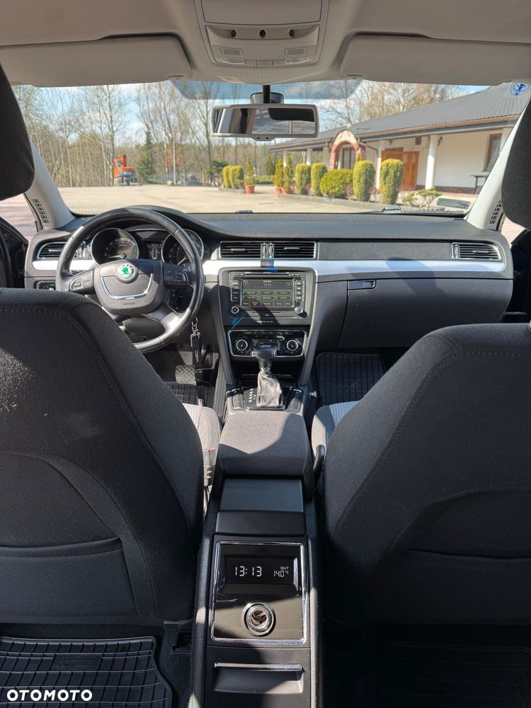 Skoda Superb 2.0 TDI Comfort DSG - 13