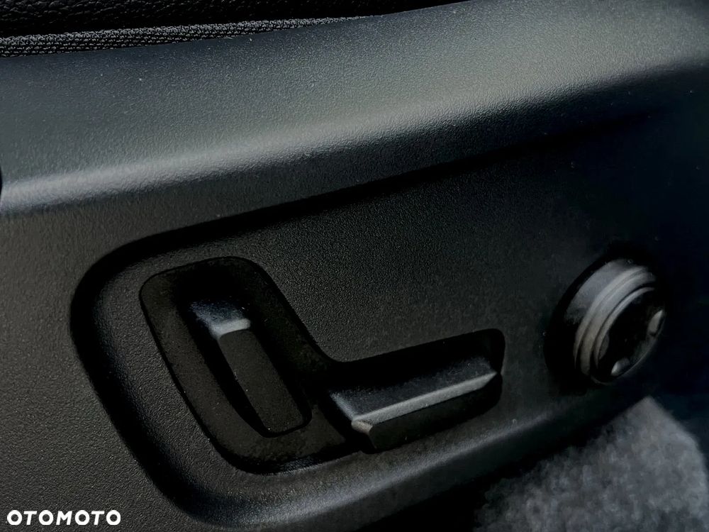 Volvo XC 40 B4 AWD Ultimate Dark - 29