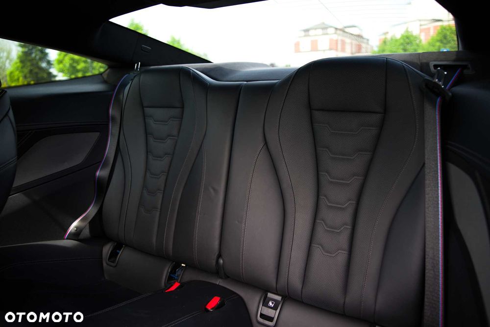 BMW Seria 8 - 33