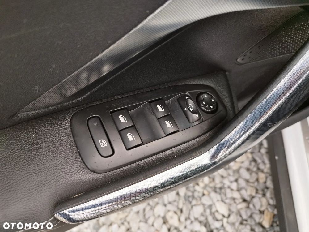 Peugeot 2008 1.6 BlueHDi Allure S&S - 15