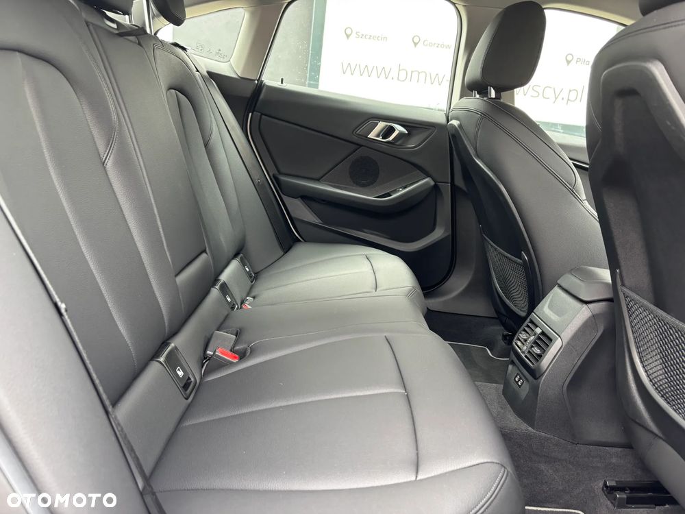 BMW Seria 2 218i - 22