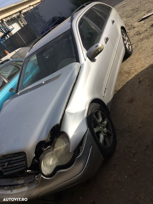 Dezmembrez Mercedes C Class 1.8 Kompresor 271.946 W203 - 3