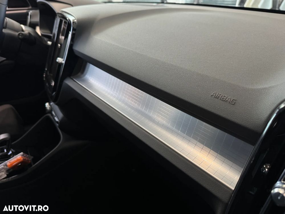 Volvo XC 40 B3 AT FWD MHEV Plus Dark - 12