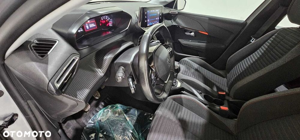 Peugeot 208 - 9