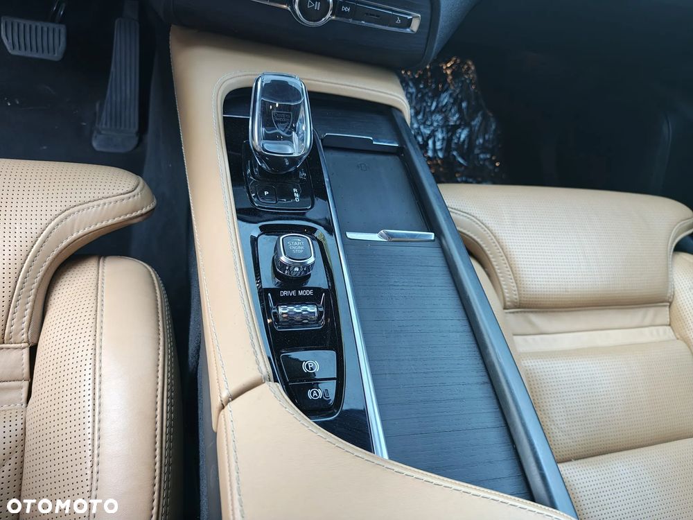Volvo XC 90 B5 D AWD Inscription 6os - 24