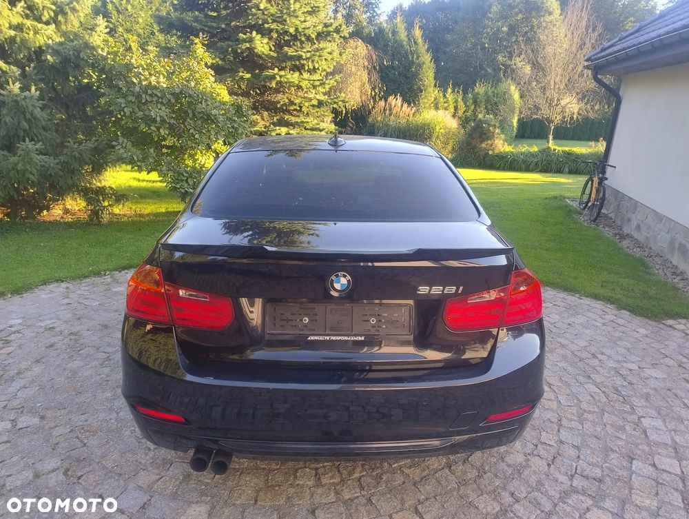 BMW Seria 3 328i Touring Sport-Aut Luxury Line - 16