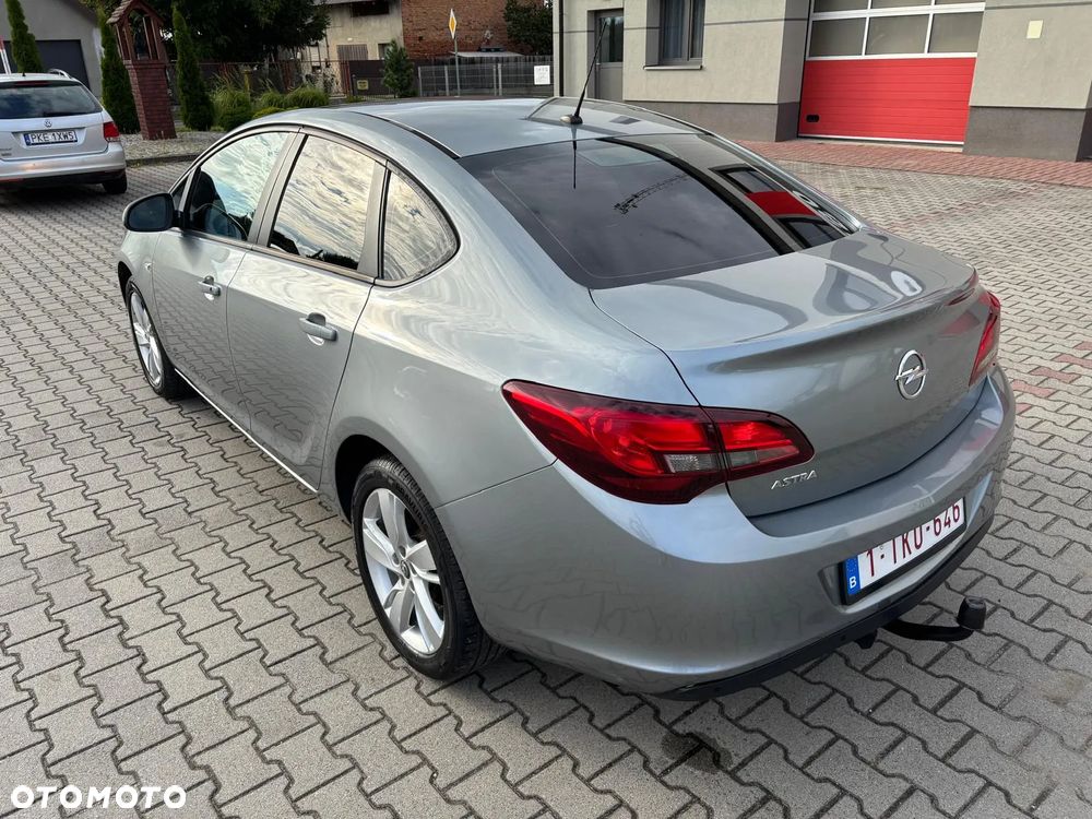 Opel Astra 1.6 Exklusiv - 10