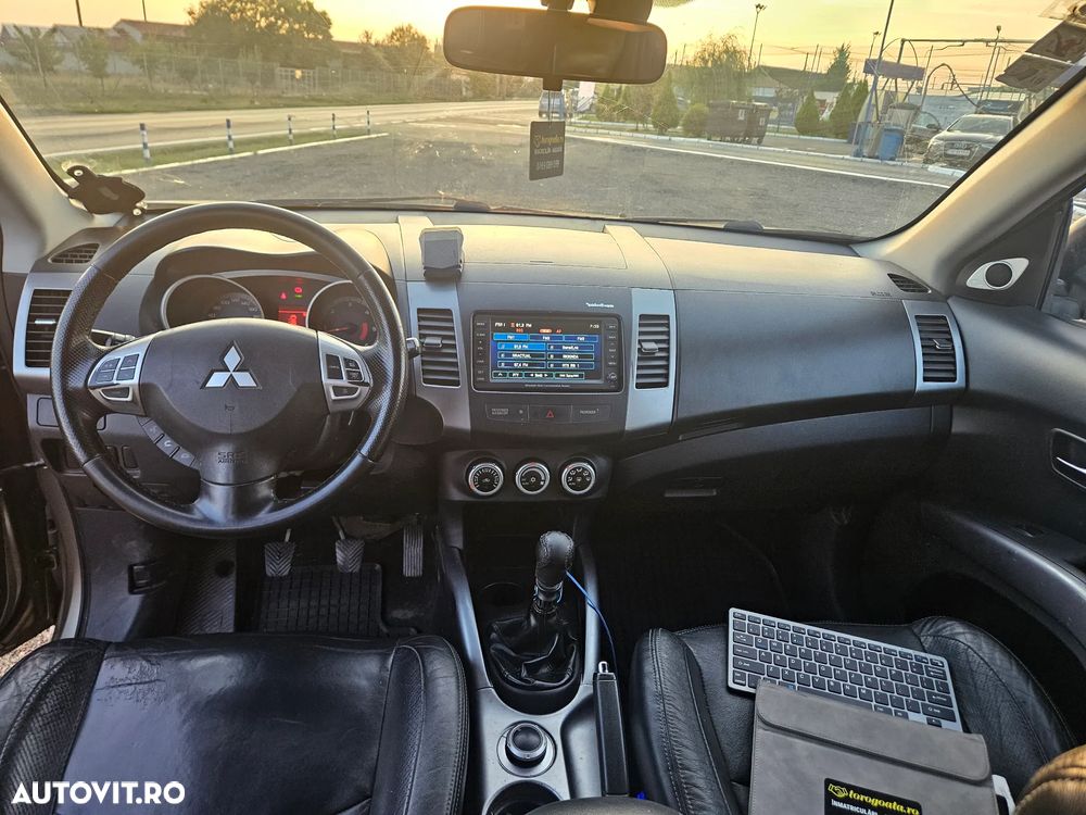 Mitsubishi Outlander 2.2 DI-D NAVI Instyle - 7