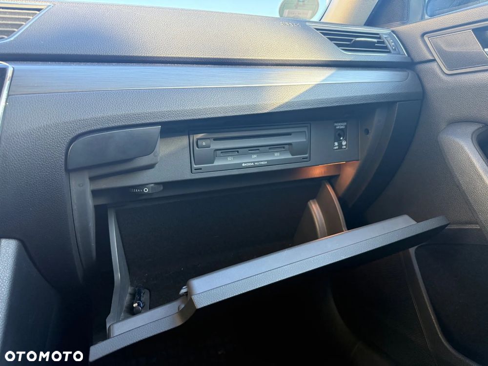 Skoda Superb 2.0 TDI DSG Style - 11