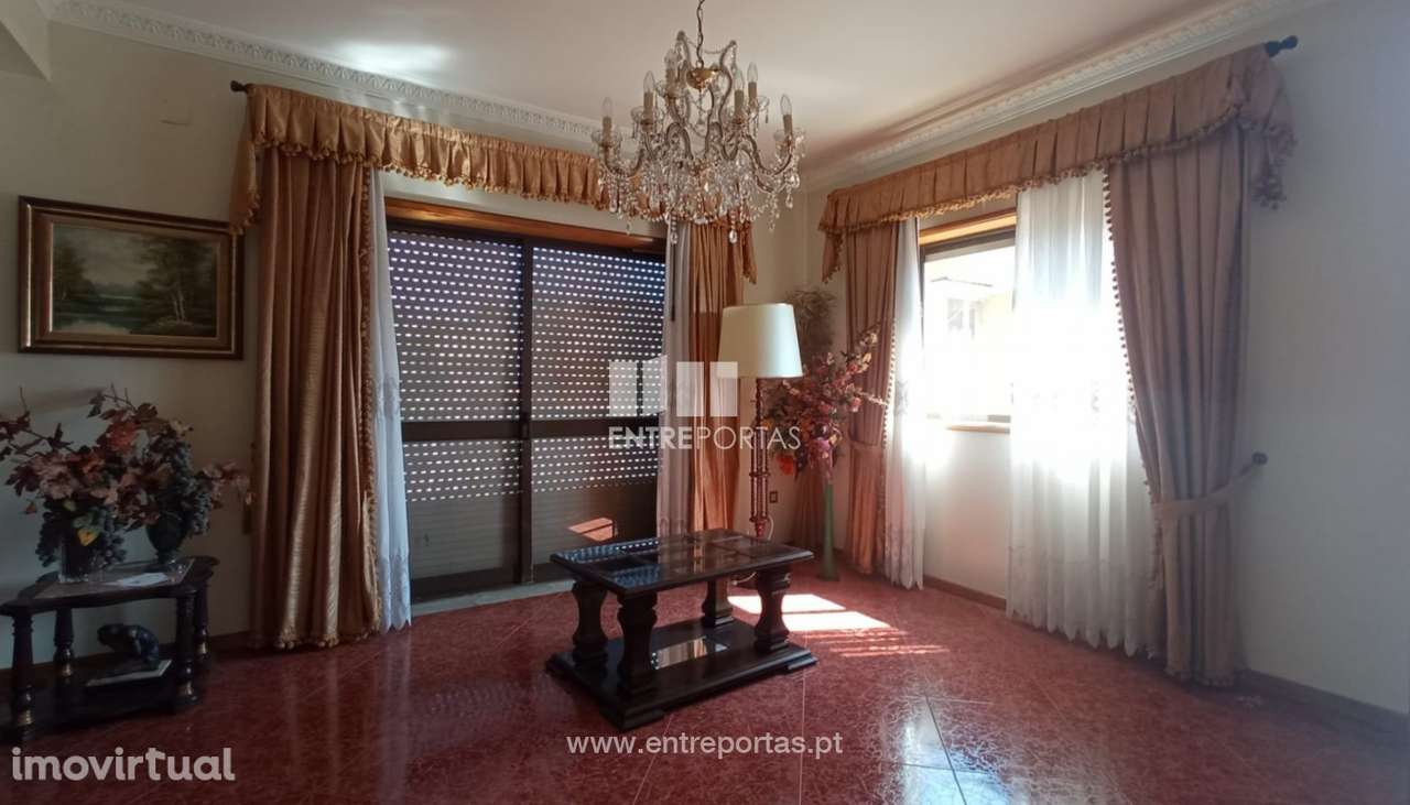 Venda de Moradia V4 com jardim e piscina, Argivai, Póvoa de Varzim - Grande imagem: 3/23