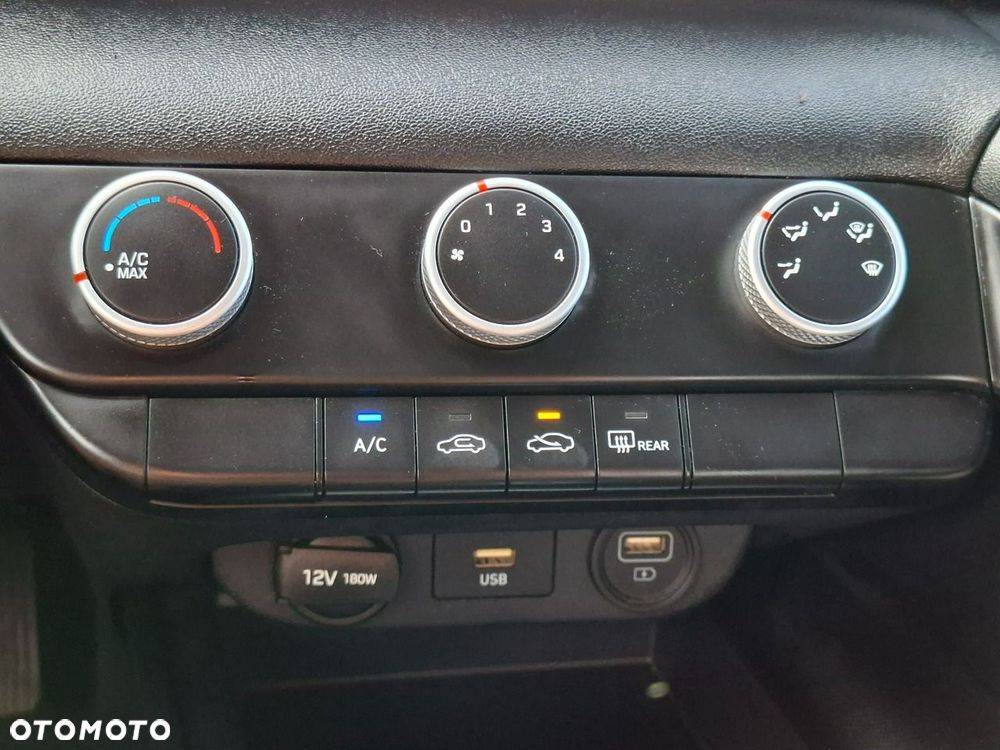 Hyundai Elantra - 19