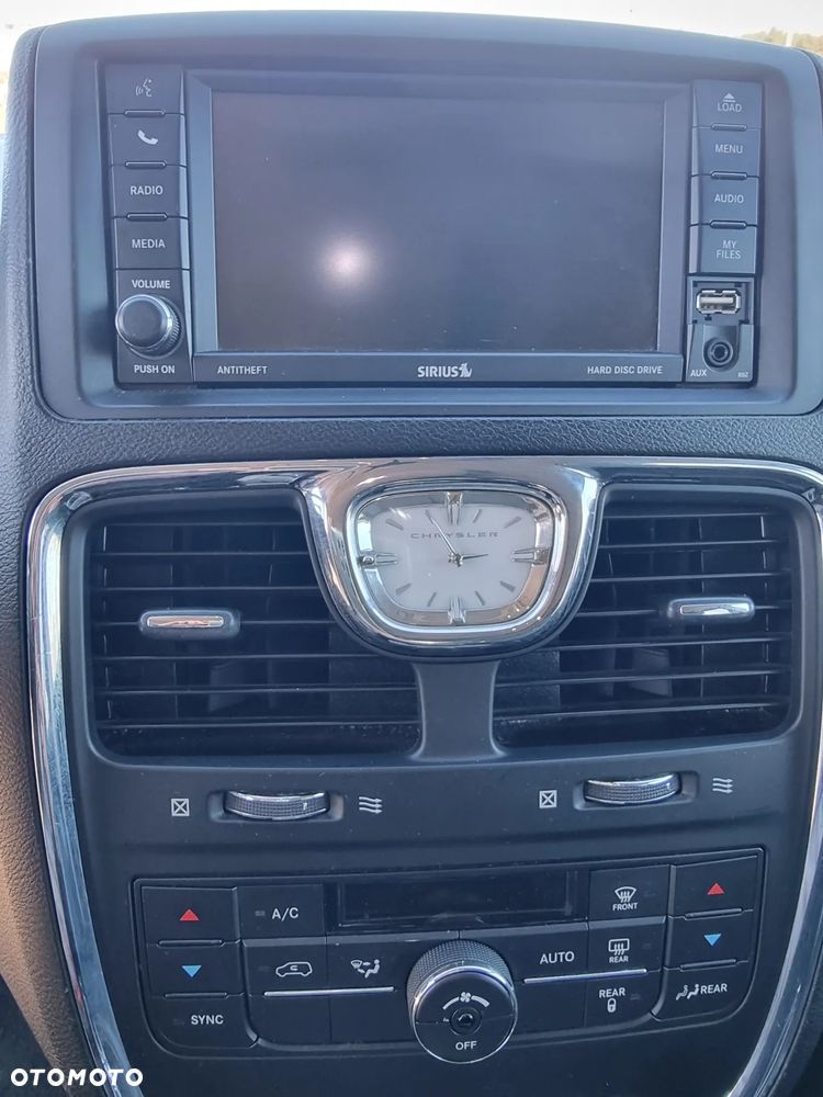 Chrysler Town & Country 3.6 Touring - 38