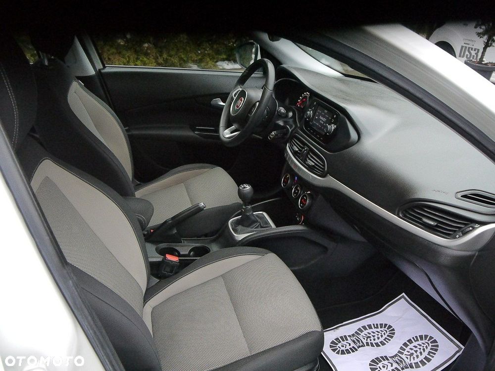 Fiat Tipo 1.6 MultiJet 16v Lounge - 24