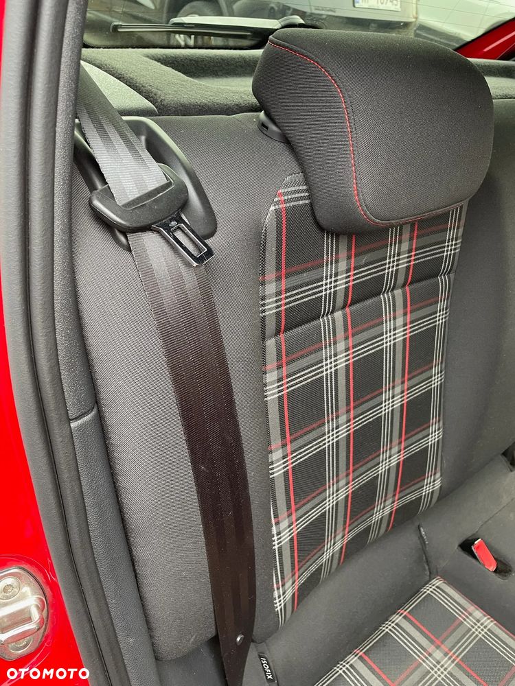 Volkswagen up! 1.0 TSI GTI - 29
