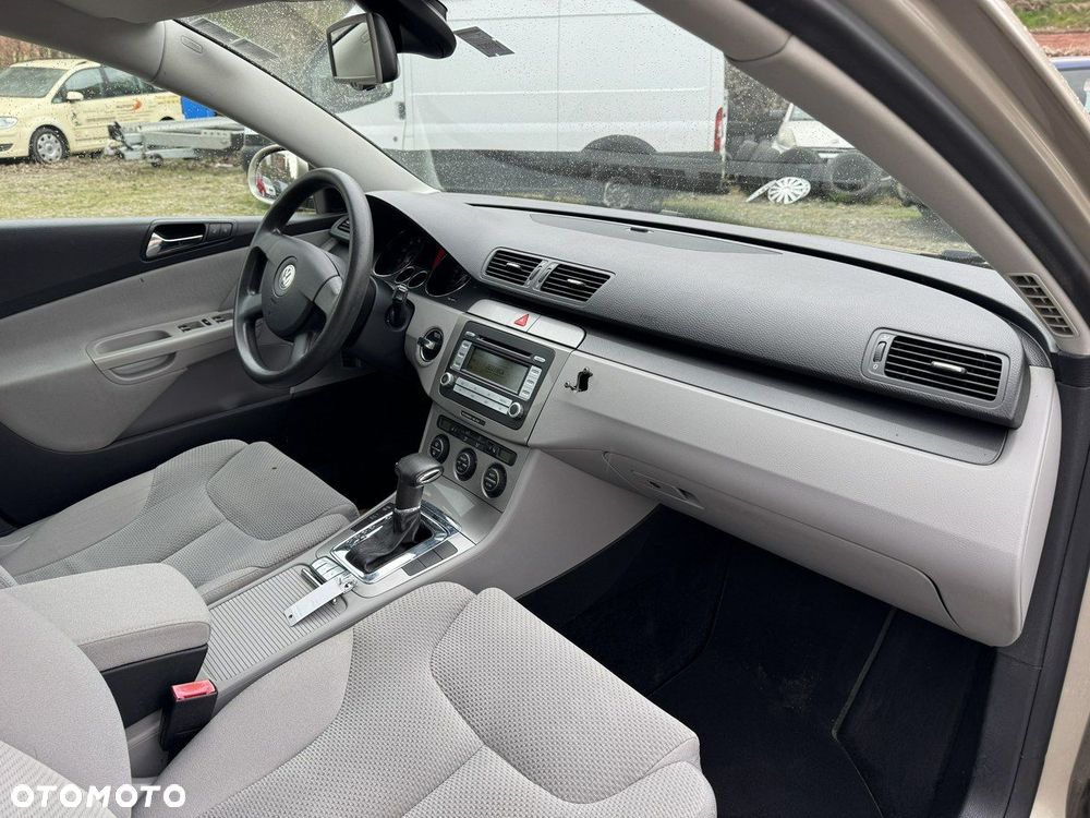 Volkswagen Passat 2.0 FSI Automatik Comfortline - 14