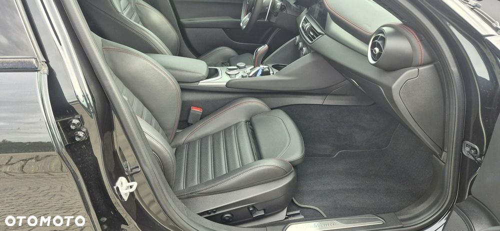 Alfa Romeo Giulia 2.0 Turbo 16V AT8-Q4 Competizione - 26